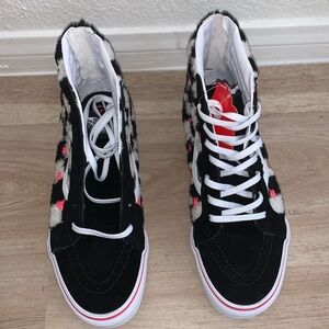 VANS Black & White Checkered Hi-top sneakers— Size 7